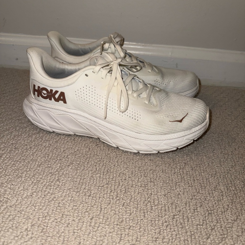 Hoka Women’s Arahi White and Rose Gold Sneakers